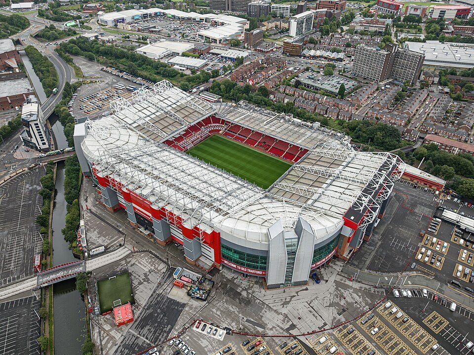 德甲焦点战综述：拜仁慕尼黑 vs AC米兰 赛况复盘与关键数据 · 米兰官方站页面登录入口